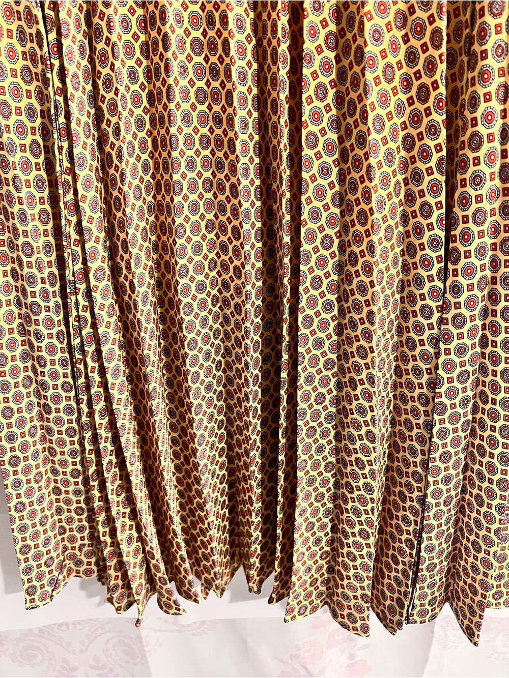 Max Studio Pleated Maxi Skirt in Yellow and Brown Geometric Print - Picture 3 of 7